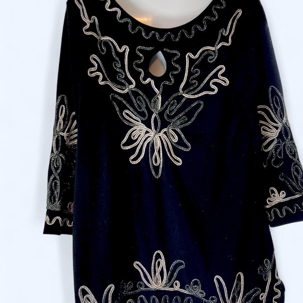 Black and white beaded embroidered top S Objects Dart